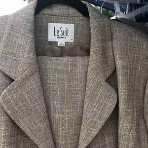 Beige Le Suit Size 22